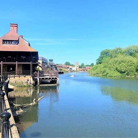 Idyllic Thames Riverside Apartment With Free Parking Айлворт Экстерьер фото