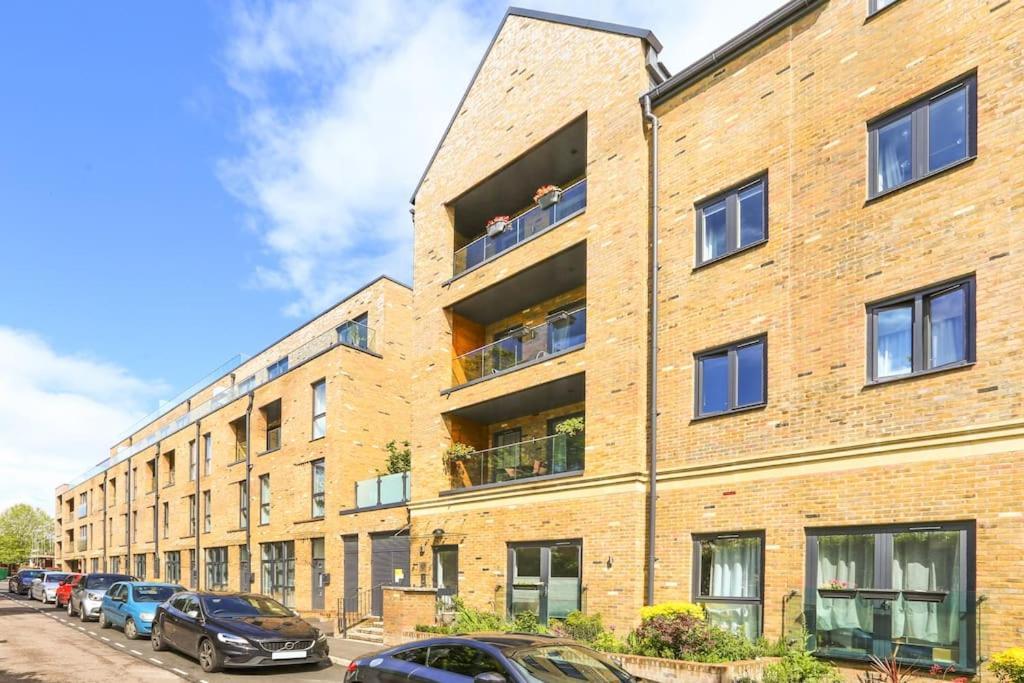 Idyllic Thames Riverside Apartment With Free Parking Айлворт Экстерьер фото