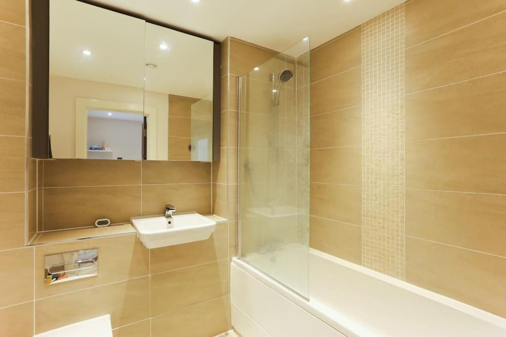 Idyllic Thames Riverside Apartment With Free Parking Айлворт Экстерьер фото
