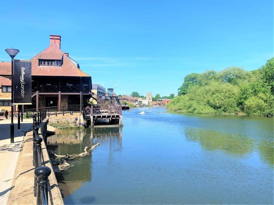 Idyllic Thames Riverside Apartment With Free Parking Айлворт Экстерьер фото