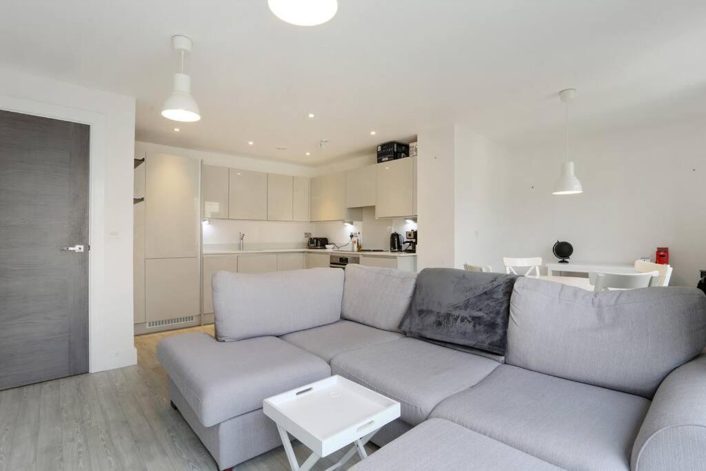 Idyllic Thames Riverside Apartment With Free Parking Айлворт Экстерьер фото